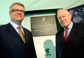MRF opening: (l-r)Jussi Pesonen, president UPM, with Pekka Huhtaniemi, Finnish Ambassador